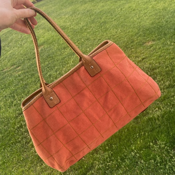 Liz Claiborne linen & cotton blend with Leather Trim Tote Bag. - Picture 5 of 13